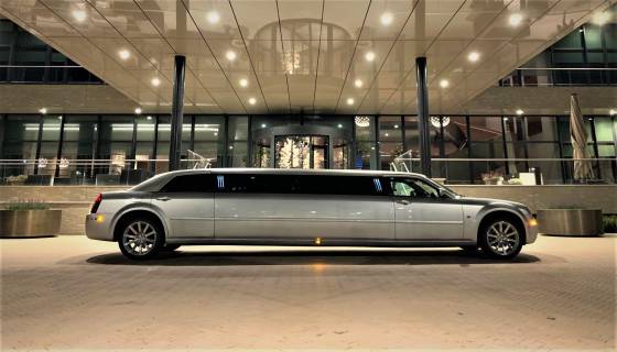Chrysler 300C limousine zilver