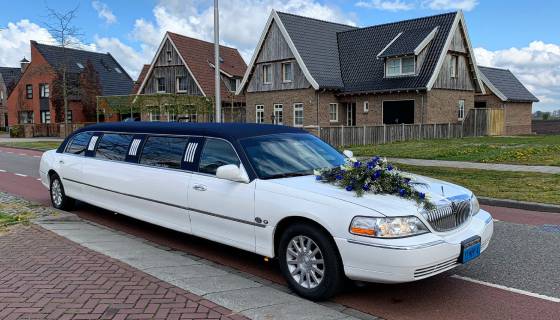 Bruiloft arrangement limousine