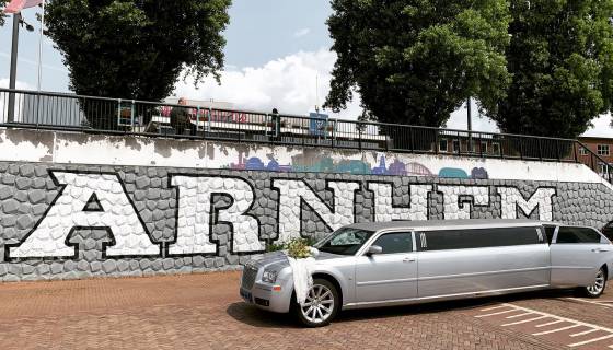 Trouwvervoer in Arnhem met de Chrysler limousine