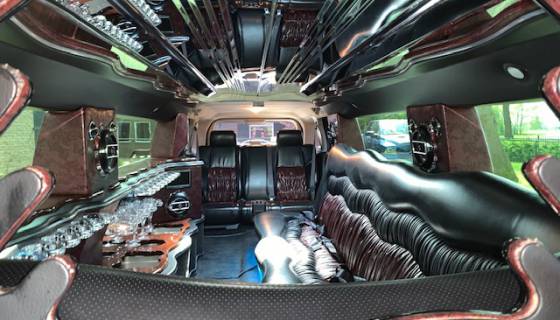 Binnenkort te huur Roze Hummer Limousine...