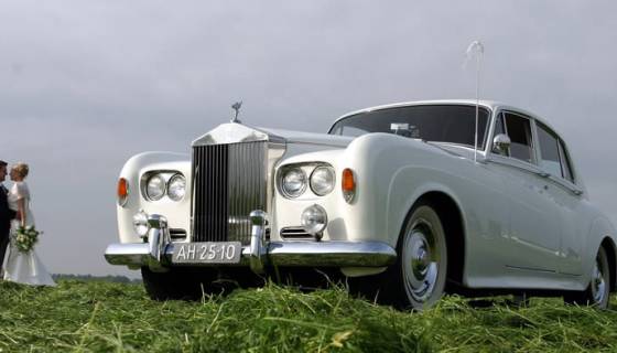 Bruiloft arrangement trouwauto